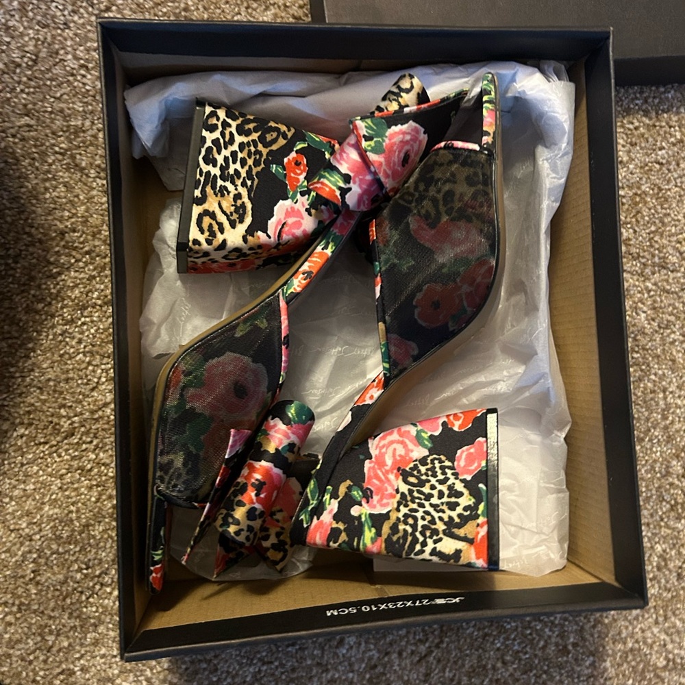 Betsey Johnson Pink Floral Leopard Heels - Picture 3 of 7